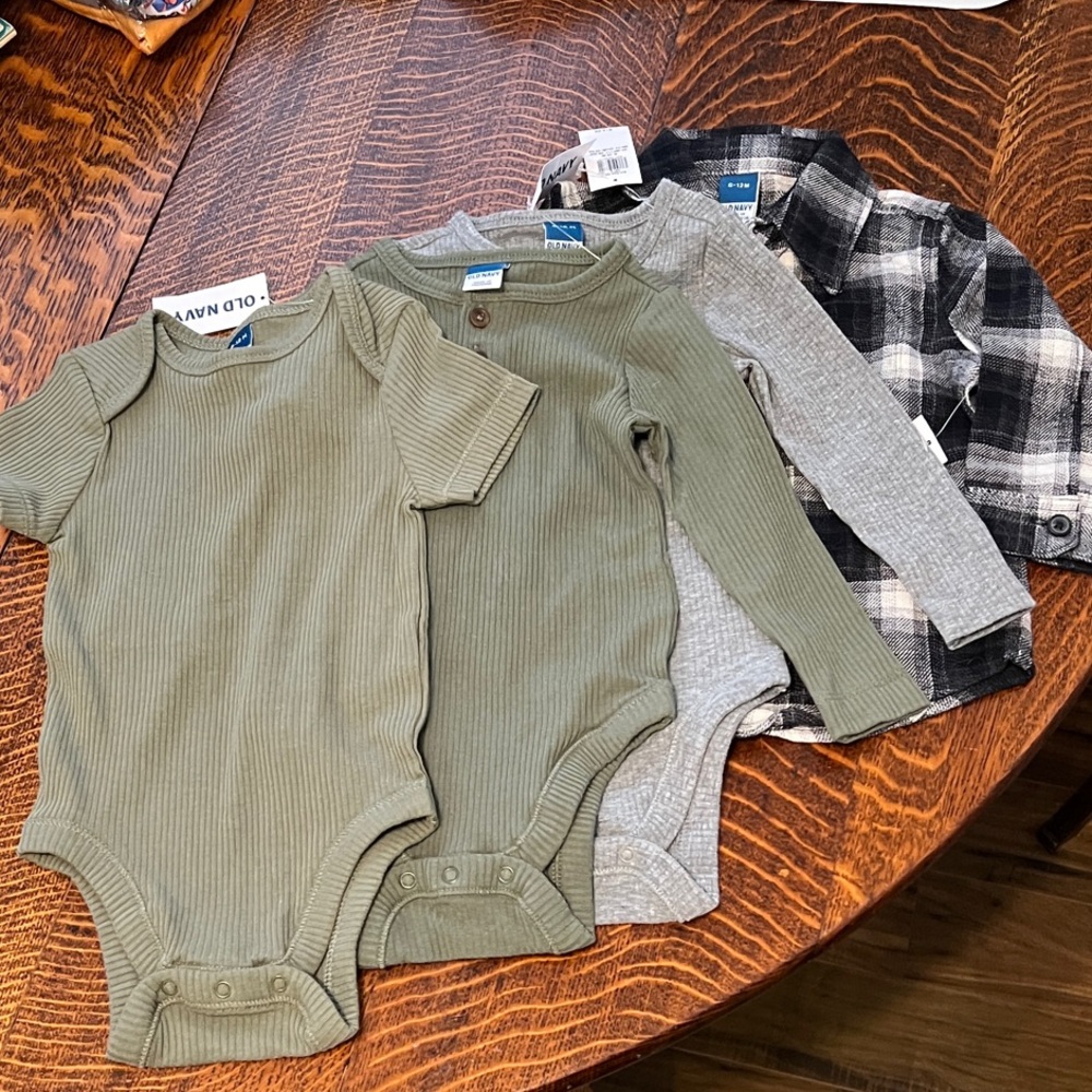 NWT Old Navy Boy Bundle 6-12 months - Olive, Gray, and Plaid